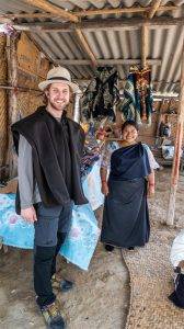 Otavalo Marktfrau mit Lenny